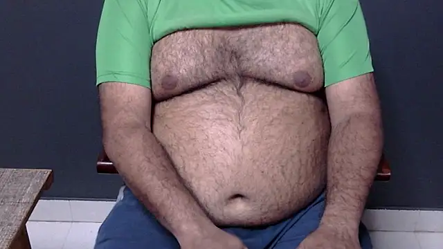 Snapshot of hairysubcub_70 chatting on January 2025 01:31:02 PM hairysubcub 70 online show from January 2025 01:31:02 PM