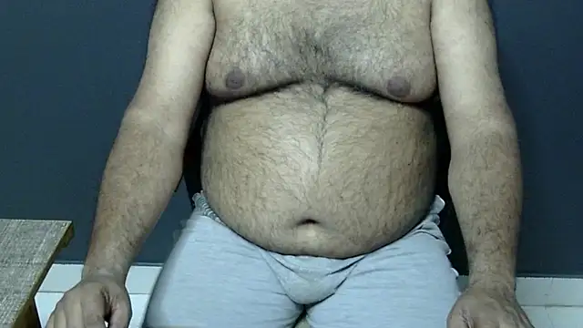 Snapshot of hairysubcub_70 chatting on January 2025 01:45:02 PM hairysubcub 70 online show from January 2025 01:45:02 PM