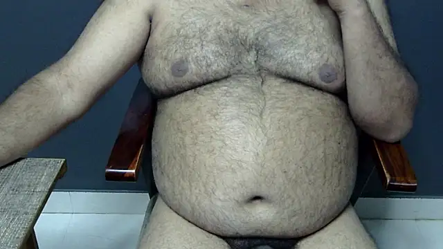 Snapshot of hairysubcub_70 chatting on February 2025 01:21:02 PM hairysubcub 70 online show from February 2025 01:21:02 PM