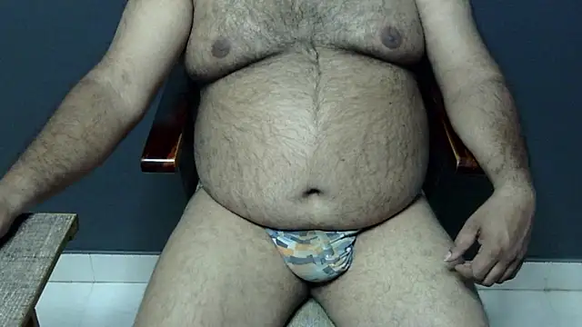 Snapshot of hairysubcub_70 chatting on February 2025 01:13:02 PM hairysubcub 70 online show from February 2025 01:13:02 PM