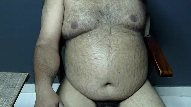 Snapshot of hairysubcub_70 chatting on March 2025 01:15:01 PM hairysubcub 70 online show from March 2025 01:15:01 PM