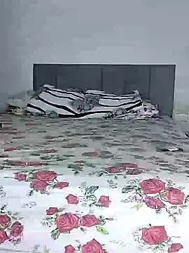 Snapshot of NeydeHotWife chatting on January 2025 05:20:01 PM NeydeHotWife online show from January 2025 05:20:01 PM