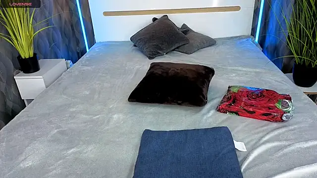 CharmedDoll online show from April 2026 12:33:01 PM