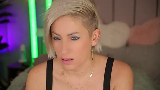 VickySecret96 online show from November 2025 05:59:01 PM