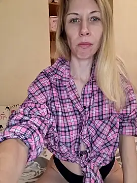 MissisMilk online show from January 2025 08:00:01 PM