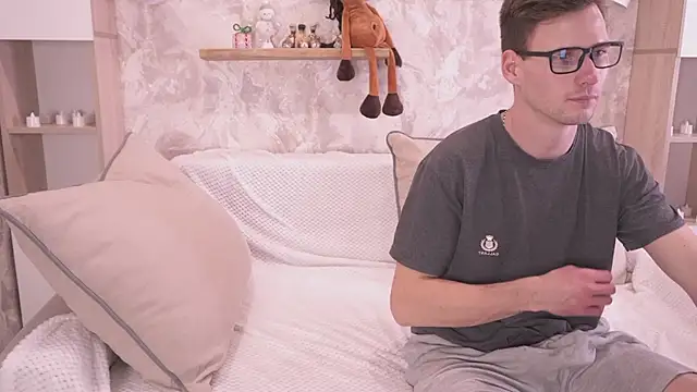 FluffyHat online show from December 2025 08:24:02 PM