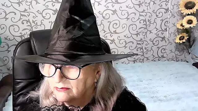 LolkaAlyss online show from October 2025 06:02:01 PM