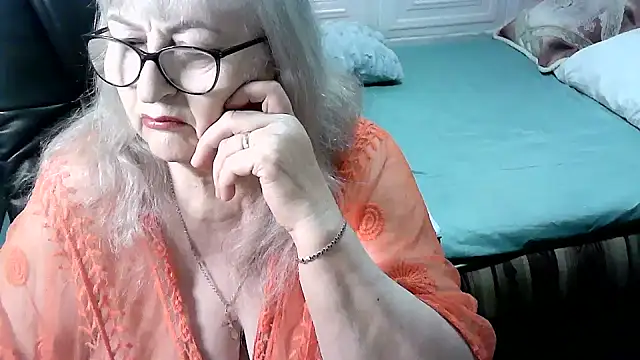 LolkaAlyss online show from January 2026 04:33:02 PM