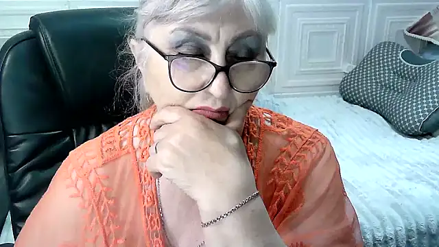 LolkaAlyss online show from April 2026 07:58:02 PM