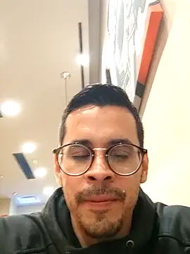 Snapshot of towers_j chatting on March 2025 01:43:02 AM towers j online show from March 2025 01:43:02 AM