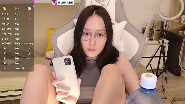 Snapshot of aliiiiiina chatting on December 2024 01:47:02 AM aliiiiiina online show from December 2024 01:47:02 AM