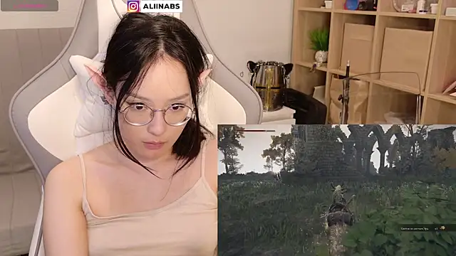 Snapshot of aliiiiiina chatting on December 2024 09:52:01 PM aliiiiiina online show from December 2024 09:52:01 PM