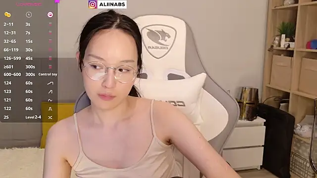 Snapshot of aliiiiiina chatting on January 2025 10:52:01 AM aliiiiiina online show from January 2025 10:52:01 AM