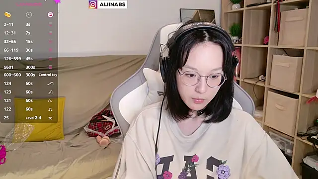 Snapshot of aliiiiiina chatting on March 2025 01:34:02 AM aliiiiiina online show from March 2025 01:34:02 AM