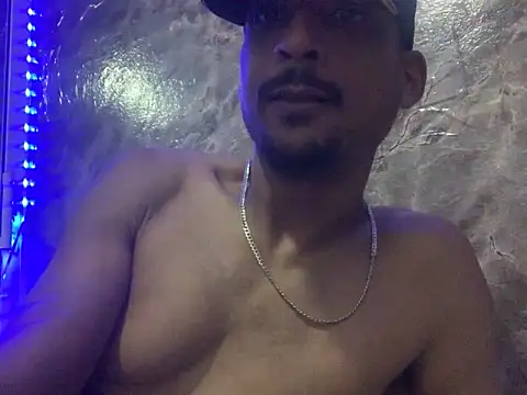 Snapshot of domigoodguy chatting on January 2025 09:35:02 PM domigoodguy online show from January 2025 09:35:02 PM