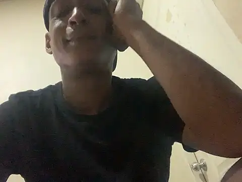 Snapshot of domigoodguy chatting on February 2025 07:19:02 PM domigoodguy online show from February 2025 07:19:02 PM