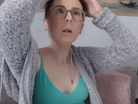 Snapshot of cleophee chatting on February 2025 10:05:02 AM cleophee online show from February 2025 10:05:02 AM