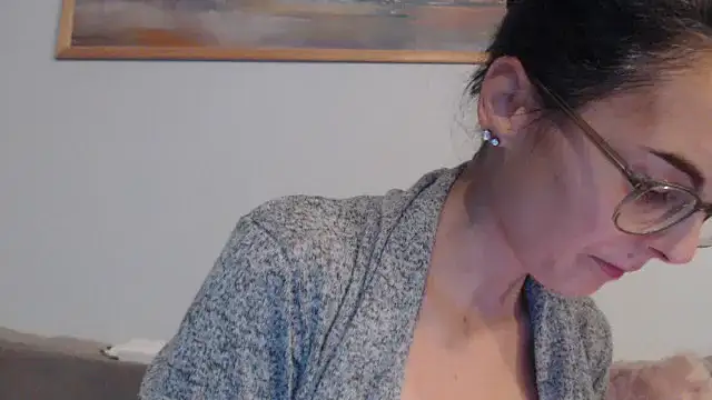 cleophee online show from December 2025 06:44:01 AM