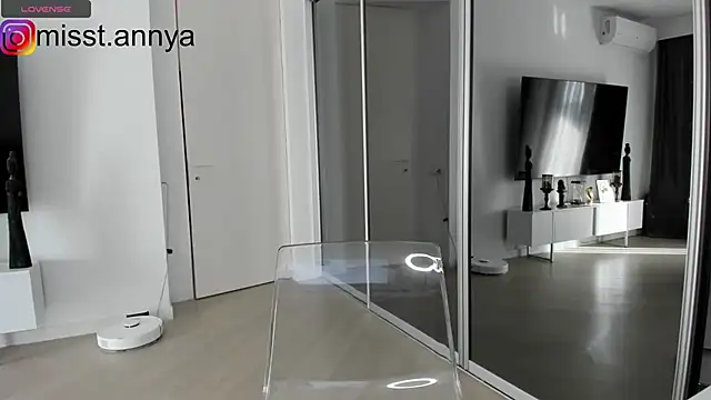 hotdeedee online show from December 2024 11:29:02 AM