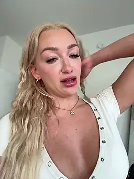 Snapshot of SerenaCloud chatting on February 2025 10:12:01 PM SerenaCloud online show from February 2025 10:12:01 PM