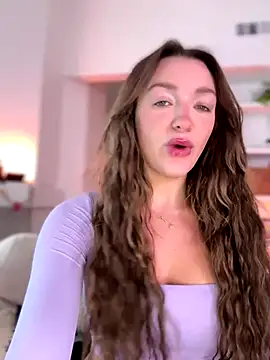 Snapshot of SerenaCloud chatting on October 2025 06:08:01 PM SerenaCloud online show from October 2025 06:08:01 PM