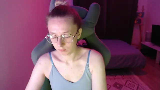 Snapshot of AnabelFrel chatting on September 2025 12:21:01 AM AnabelFrel online show from September 2025 12:21:01 AM