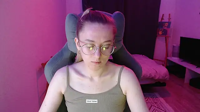 Snapshot of AnabelFrel chatting on October 2025 12:11:02 AM AnabelFrel online show from October 2025 12:11:02 AM