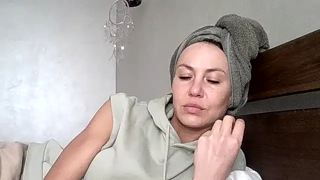 JulianaGold1 online show from April 2026 09:41:02 AM