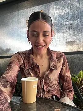 alana15 online show from November 2025 09:48:01 PM