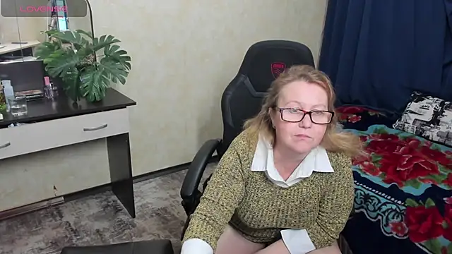 Snapshot of Frau_Marta chatting on December 2024 03:16:02 PM Frau Marta online show from December 2024 03:16:02 PM