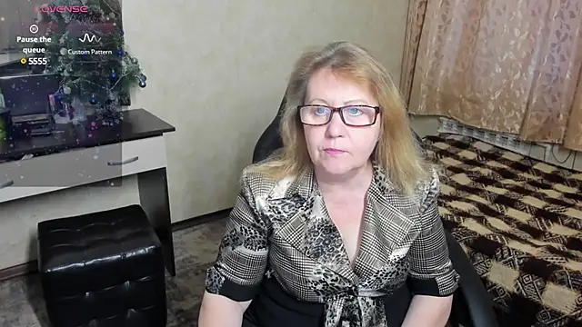 Snapshot of Frau_Marta chatting on January 2025 01:05:02 PM Frau Marta online show from January 2025 01:05:02 PM