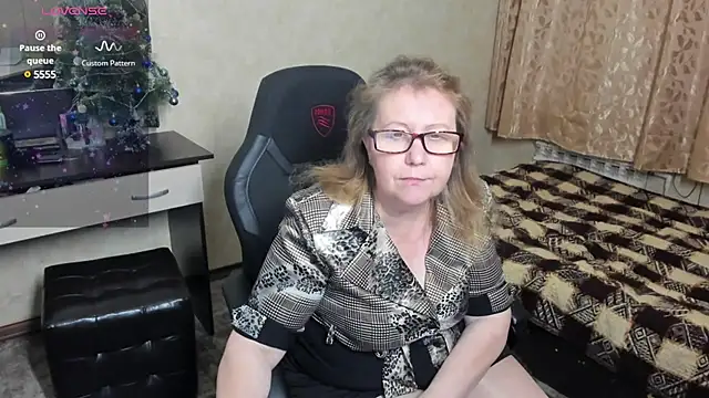 Snapshot of Frau_Marta chatting on January 2025 04:08:01 PM Frau Marta online show from January 2025 04:08:01 PM