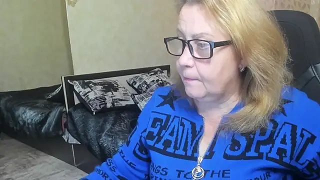 Snapshot of Frau_Marta chatting on October 2025 01:23:01 PM Frau Marta online show from October 2025 01:23:01 PM