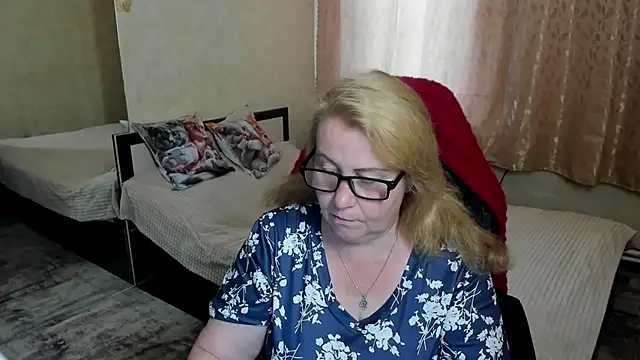 Snapshot of Frau_Marta chatting on June 2026 01:05:02 PM Frau Marta online show from June 2026 01:05:02 PM