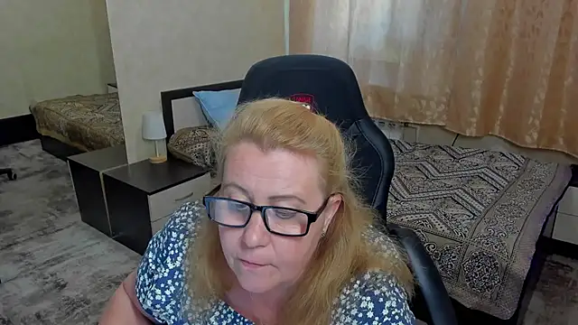 Snapshot of Frau_Marta chatting on June 2026 12:42:02 PM Frau Marta online show from June 2026 12:42:02 PM