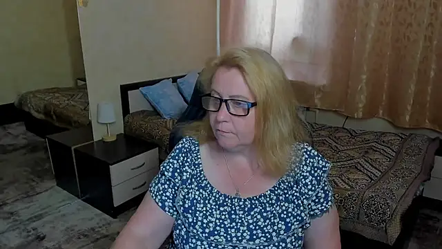 Snapshot of Frau_Marta chatting on June 2026 12:55:01 PM Frau Marta online show from June 2026 12:55:01 PM