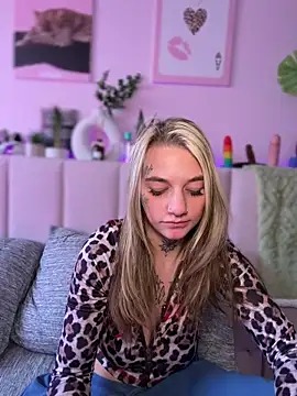 chloetease online show from April 2026 08:44:01 PM