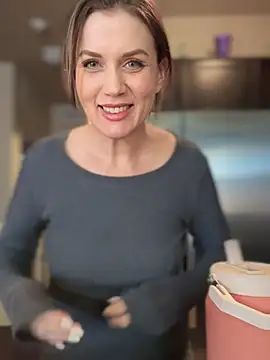 MaiseKnox online show from January 2025 06:45:02 PM