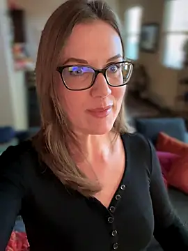 MaiseKnox online show from October 2025 11:38:01 PM