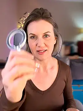 MaiseKnox online show from April 2026 10:33:02 PM