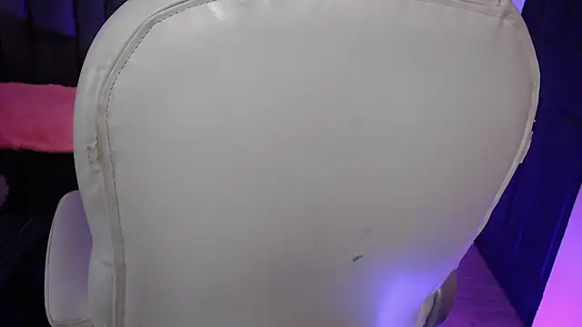 Christaly  online show from September 2025 05:43:02 AM