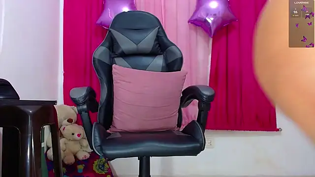 Snapshot of Luciana0226 chatting on November 2025 08:40:02 PM Luciana0226 online show from November 2025 08:40:02 PM