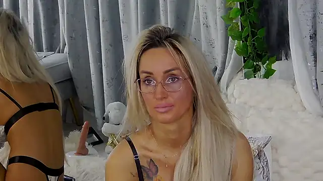 IsabelleEthan online show from December 2025 02:17:02 AM