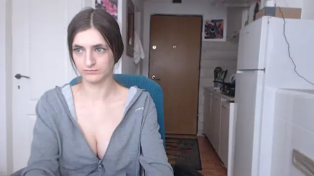 Snapshot of simyhvn chatting on February 2025 08:37:01 AM simyhvn online show from February 2025 08:37:01 AM