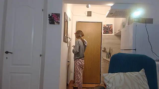 Snapshot of simyhvn chatting on February 2025 05:05:02 AM simyhvn online show from February 2025 05:05:02 AM