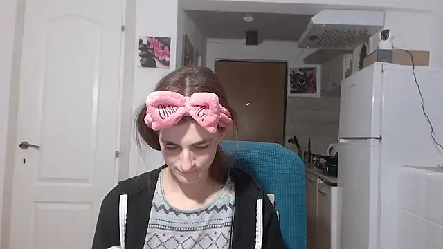 Snapshot of simyhvn chatting on February 2025 04:57:01 PM simyhvn online show from February 2025 04:57:01 PM