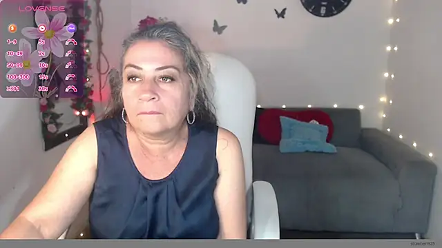 Snapshot of stepmother_105 chatting on January 2025 02:40:02 PM stepmother 105 online show from January 2025 02:40:02 PM