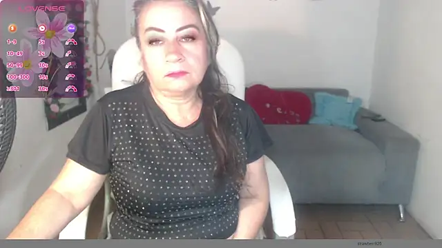 Snapshot of stepmother_105 chatting on January 2025 02:53:02 PM stepmother 105 online show from January 2025 02:53:02 PM