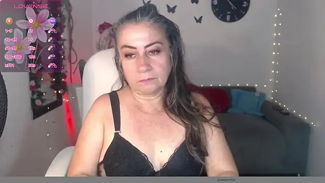 Snapshot of stepmother_105 chatting on January 2025 06:28:01 PM stepmother 105 online show from January 2025 06:28:01 PM