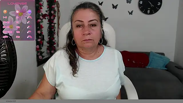 Snapshot of stepmother_105 chatting on January 2025 04:59:02 PM stepmother 105 online show from January 2025 04:59:02 PM
